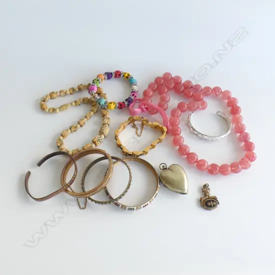 BAG ASST JEWELLERY INC. QUARTZ BEAD NECKLACE, SKULL BRACELET ETC..