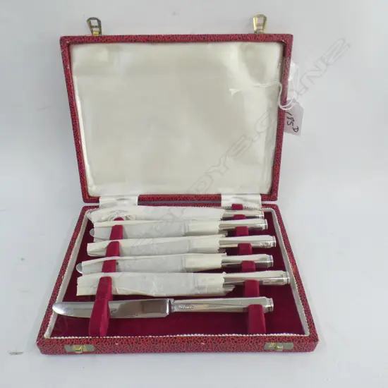 BOXED SET 6 STG SILVER BUTTER KNIVES, SHEFFIELD 1973. 148gm Gross