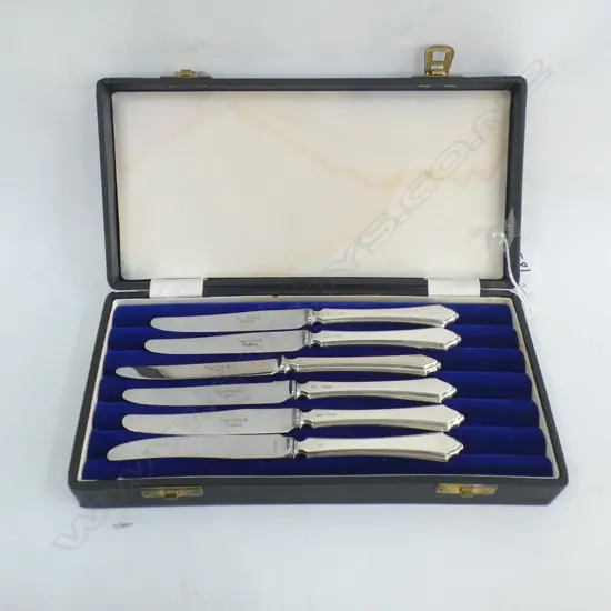 BOXED SET 6 STG SILVER BUTTER KNIVES, SHEFFIELD c.1946. 142gm Gross