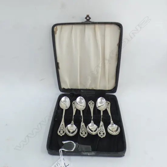 BOXED SET 6 SCOTTISH SILVER THISTLE PATTERN RETICULATED TEASPOONS, EDINBURGH 1976. 68gm