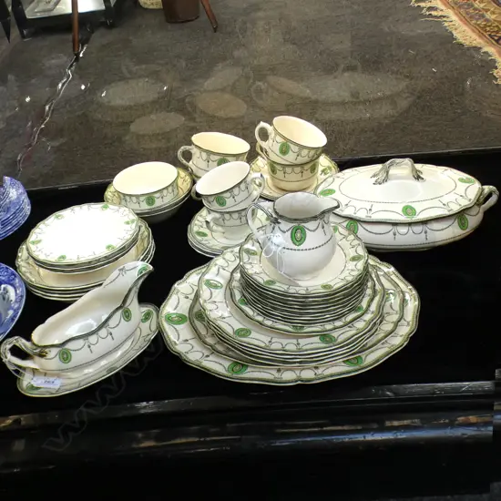 ROYAL DOULTON PART DINNERSET COUNTESS PATTERN