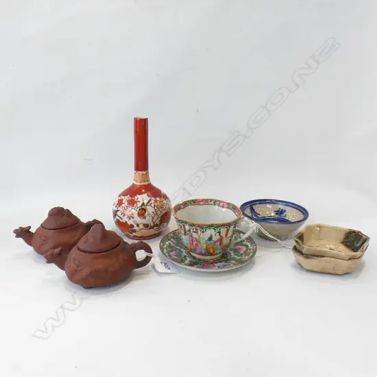 7 ORIENTAL CERAMICS; PR MINI DRAGON TEAPOTS, FAMILLE ROSE C/S, VASE, 3 DISHES