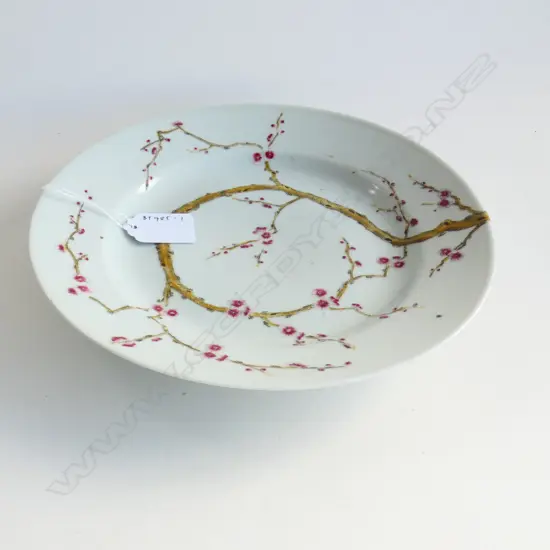19TH/20TH CENTURY CHINESE CHERRY BLOSSOM PLATE WITH OVER THE RIM DECORATION, GUANGXU MARK.