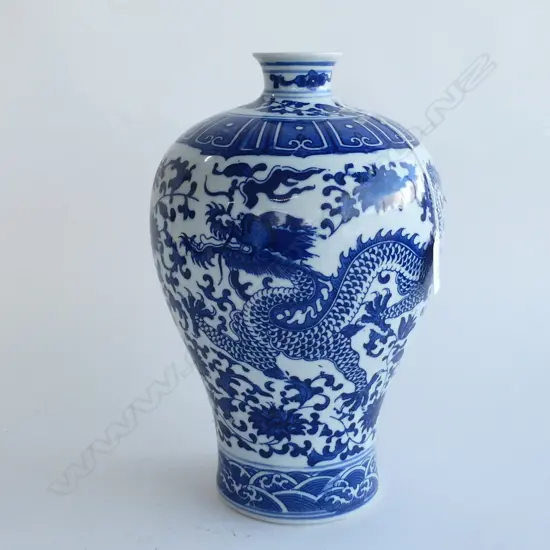 VINTAGE CHINESE MING STYLE VASE H 310 MM