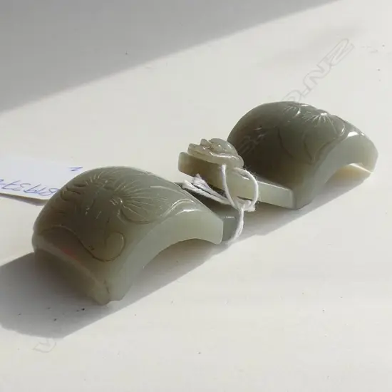 CHINESE JADE 2 PCE BUCKLE CARVED PEACHED SERPENTINE L.110mm