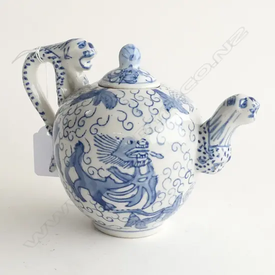 CHINESE B/W TEAPOT H.140mm