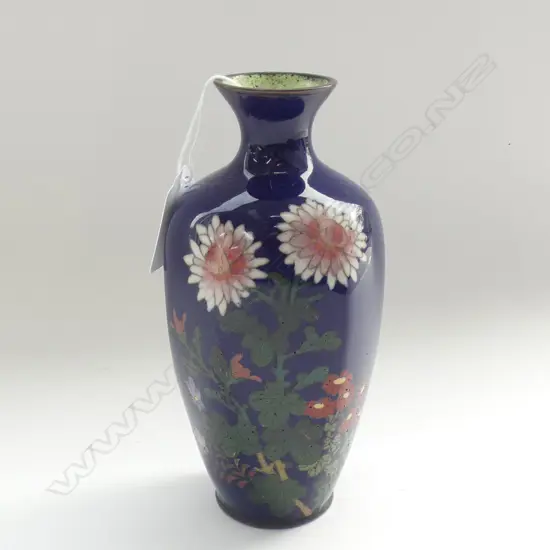 SML OLD CLOISONNE VASE, YELLOW INTERIOR & BASE, FLORAL DEC DARK BLUE BODY H.155mm