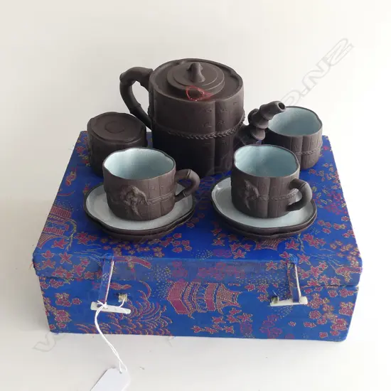 9PCE CASED CHINESE YIXING ZISHA TEA SET 