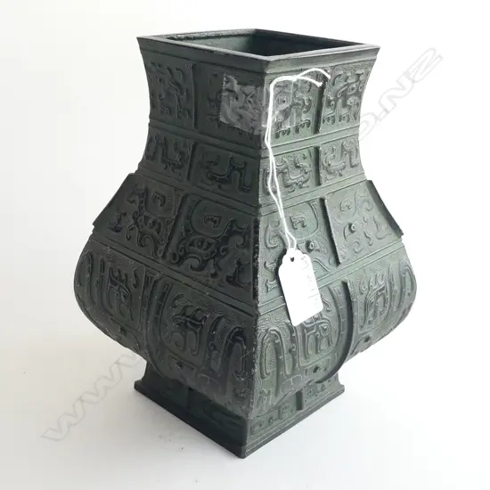 ARCHAIC STYLE CHINESE BRONZE VASE H.220mm