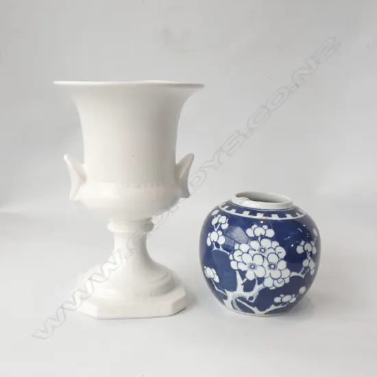 CROWN LYNN WHITE URN VASE (H 200) + BLUE & WHITE GINGER JAR - NO LID