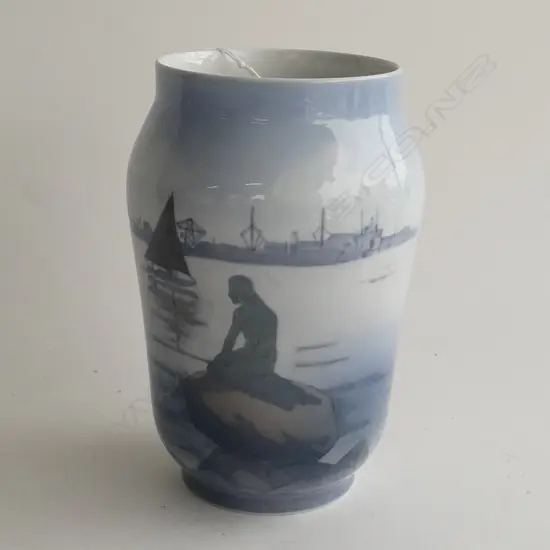 ROYAL COPENHAGEN 'LANGELINIE' VASE H.165mm