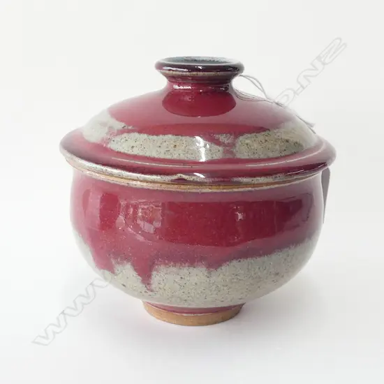PETER STICHBURY RED GLAZED LIDDED POT H.120mm