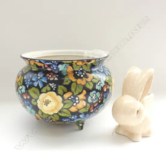 SML SYLVA BUNNEY MATCHSTRIKER & HANDPAINTED TYG BOWL (NO LID)