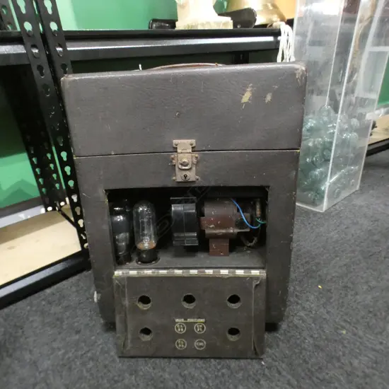 VINTAGE 16 mm GAUMONT BRITISH PROJECTOR