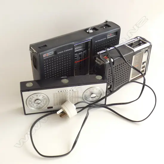 3 VINTAGE RADIOS; PHILIPS, TOSHIBA, NATIONAL
