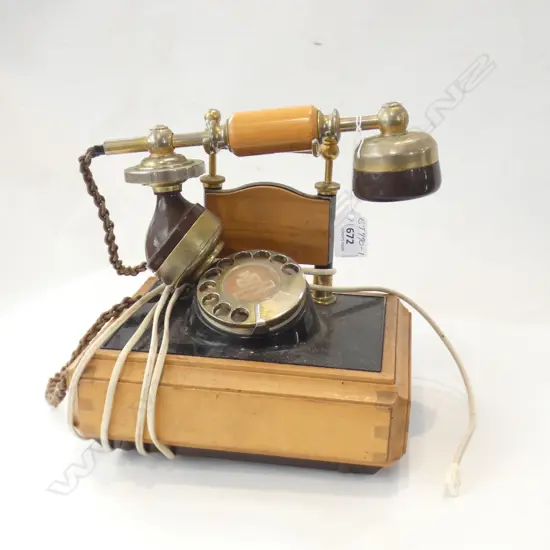VINTAGE ITALIAN COLINIAL STYLE PHONE. PLUG IN