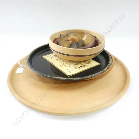2 ROUND WOODEN PLATTERS (LARGEST DIA 430MM) + LACQUER 'TOWER OF LONDON' TRAY, 2 DECORATIVE WOODEN BOWLS, CARVED DUCK ETC