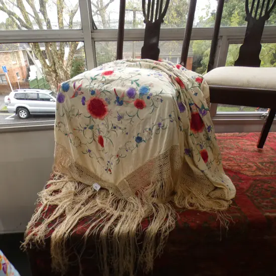 1920s EMBROIDERED TASSELED SHAWL