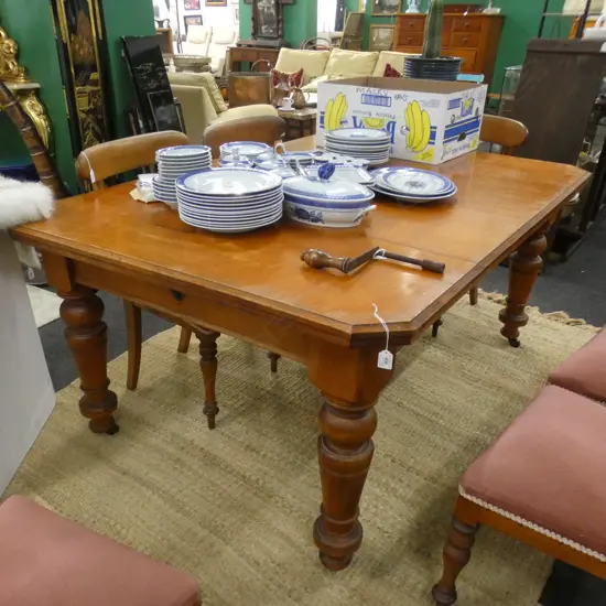 KAURI EXTENDABLE DINING TABLE w. CRANK & 2 LEAVES