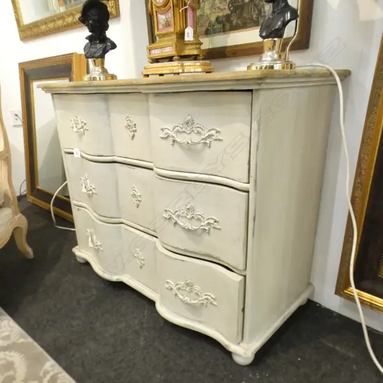 FRENCH STYLE 3 DRAWER COMMODE DRESSER