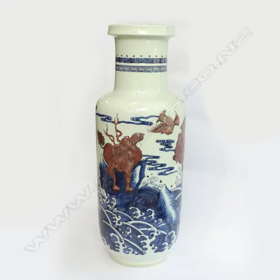 LGE CHINESE PORCELAIN VASE DECORATED IN COPPER RED & UNDERGLAZE BLUE. H.450mm