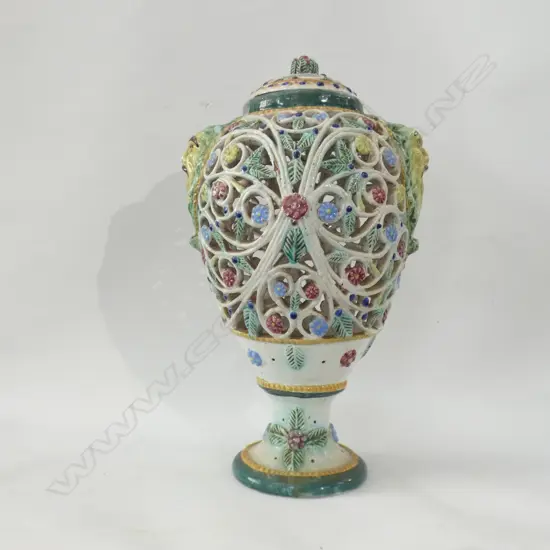 LG PIERCED ITALIAN URN WITH EMBOSSED FLOWERS & LIONS HEADS H 355MM