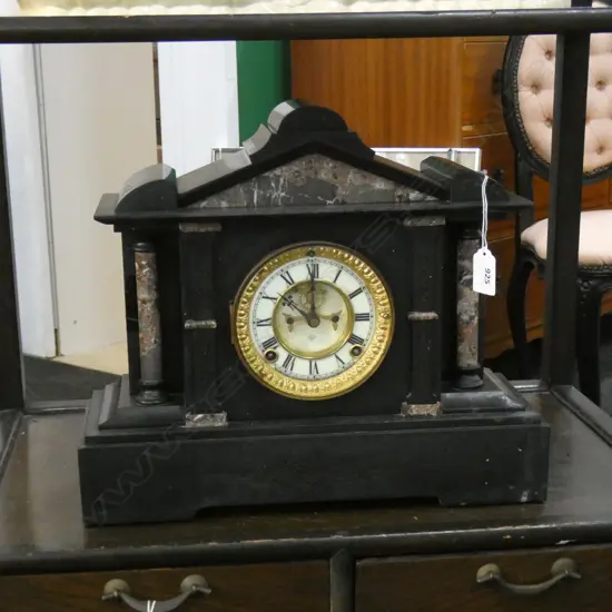 VICTORIAN BLACK MARBLE MANTLE CLOCK COLOURED PILLARS