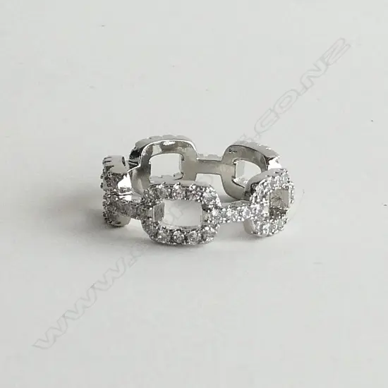 DECORATIVE FAUX DIAMOND BAND