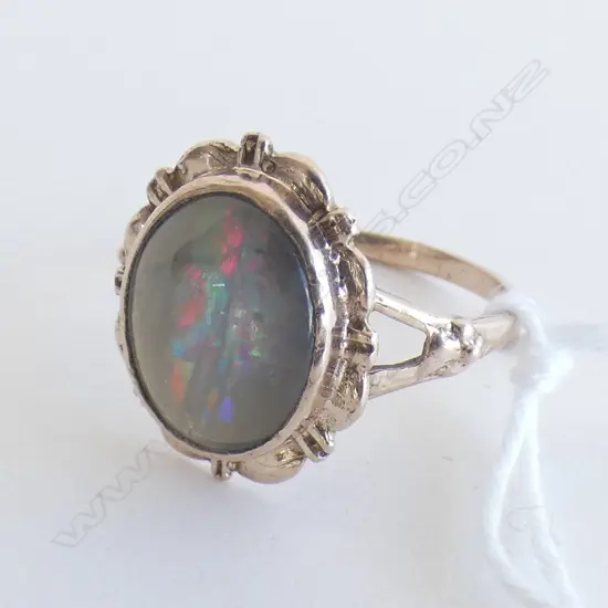 9CT OPAL RING 2.8 GRAMS