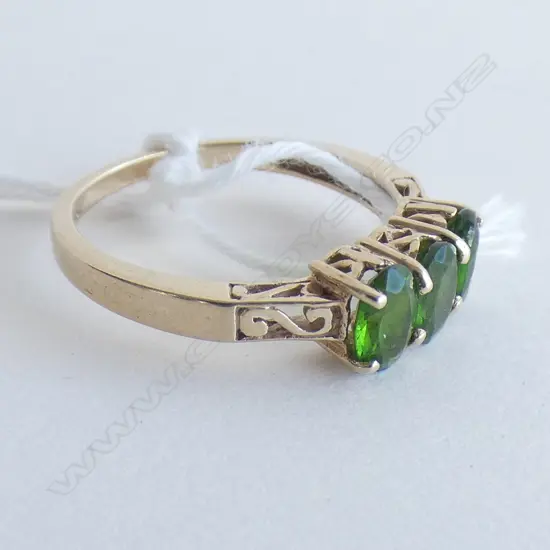 9CT GOLD & TURMOLINE? RING 2.1 GRAMS