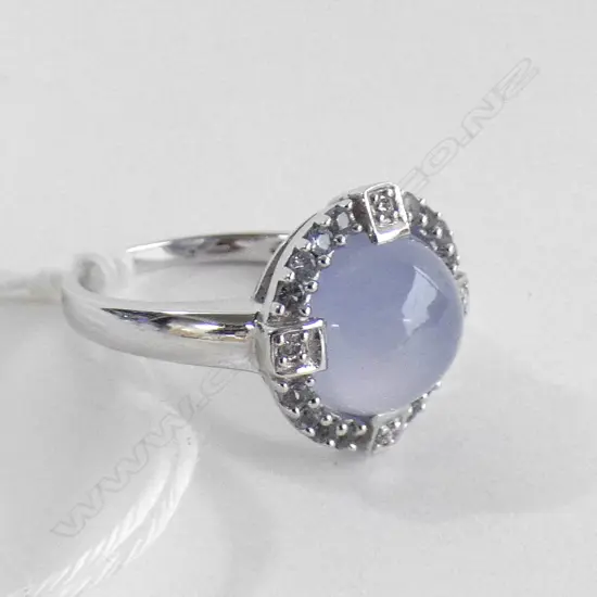 9CT WHITE GOLD DIAMOND AND MOONSTONE RING