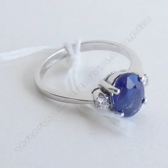 18CT WHITE GOLD SAPPHIRE AND DIAMOND RING SIZE N 3.6gm
