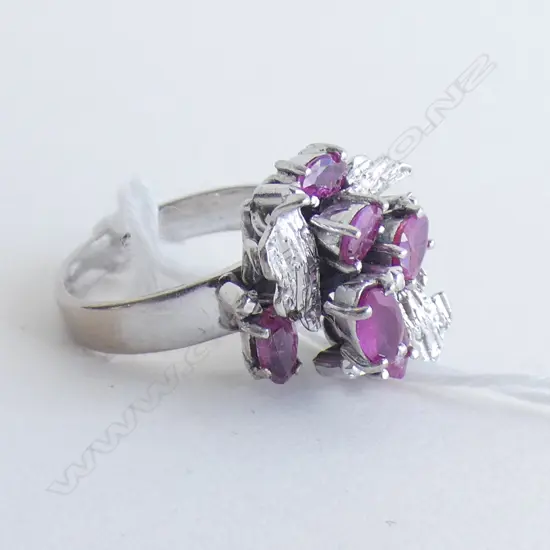 18CT WHITE GOLD & RUBY RING 