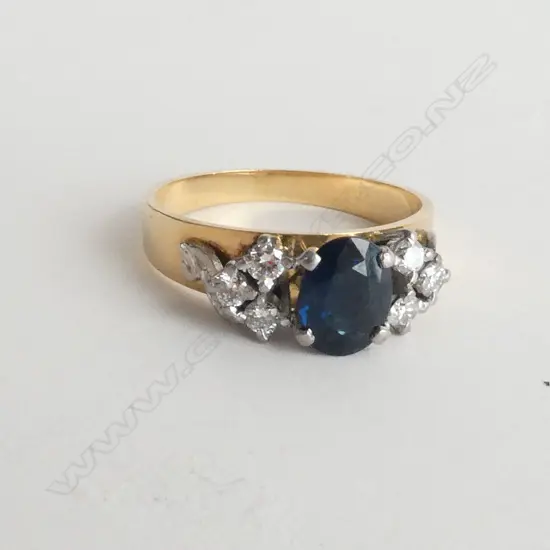 18CT GOLD SAPPHIRE AND DIAMOND RING