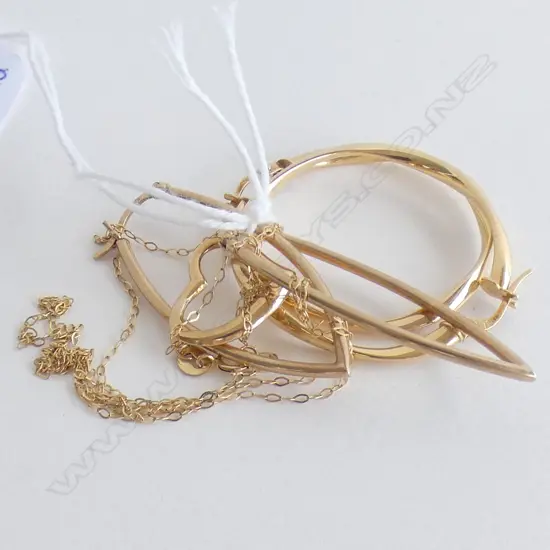 2 PRS 9CT GOLD HOOP EARRINGS + 18CT HEART PENDANT ON 10CT NECKLACE 3.9 GRAMS