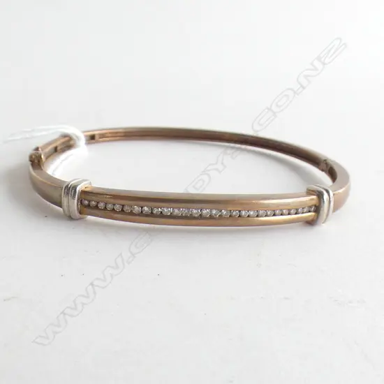 (20463) 9CT GOLD & 28 CHANNEL SET DIAMOND HALF HINGED BANGLE. 13.7gms