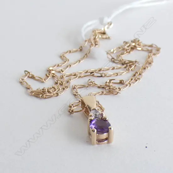 9CT GOLD CHAIN AND AMETHYST PENDANT L.400mm 1.9gm