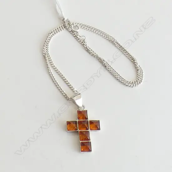 (17846) SILVER & AMBER ? CROSS PENDANT ON CHAIN