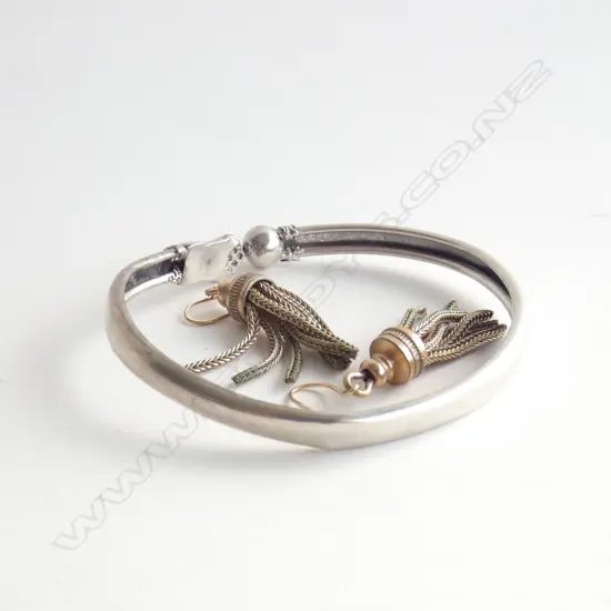 PR GOLD PLATED TASSEL EARRINGS + SILVER? METAL BANGLE