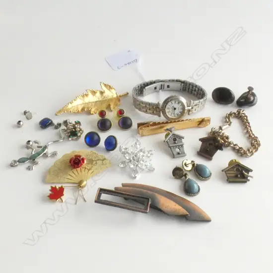 ASSRT. OF STUDS/BROOCHES/CARTIER WATCH (AF) GOLD LEAF BROOCH ETC