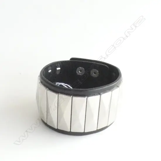 LEATHER & METAL CUFF