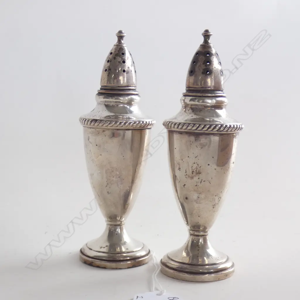 2 AMERICAN  VERY LIGHTLY WEIGHTED PEPPERETTES SOME DENTS H.140mm 116gms Image 1++