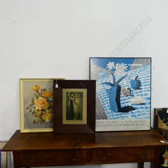 3 ARTWORKS; GLADYS CURTIS SIMPSON FLORAL OIL 500x395mm, EARLY 20thC PRINT, HOCKNEY EXHIBITION PRINT AF GLASS BROKEN 