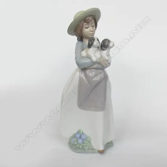 NAO GIRL w. PUPPIES H.250mm