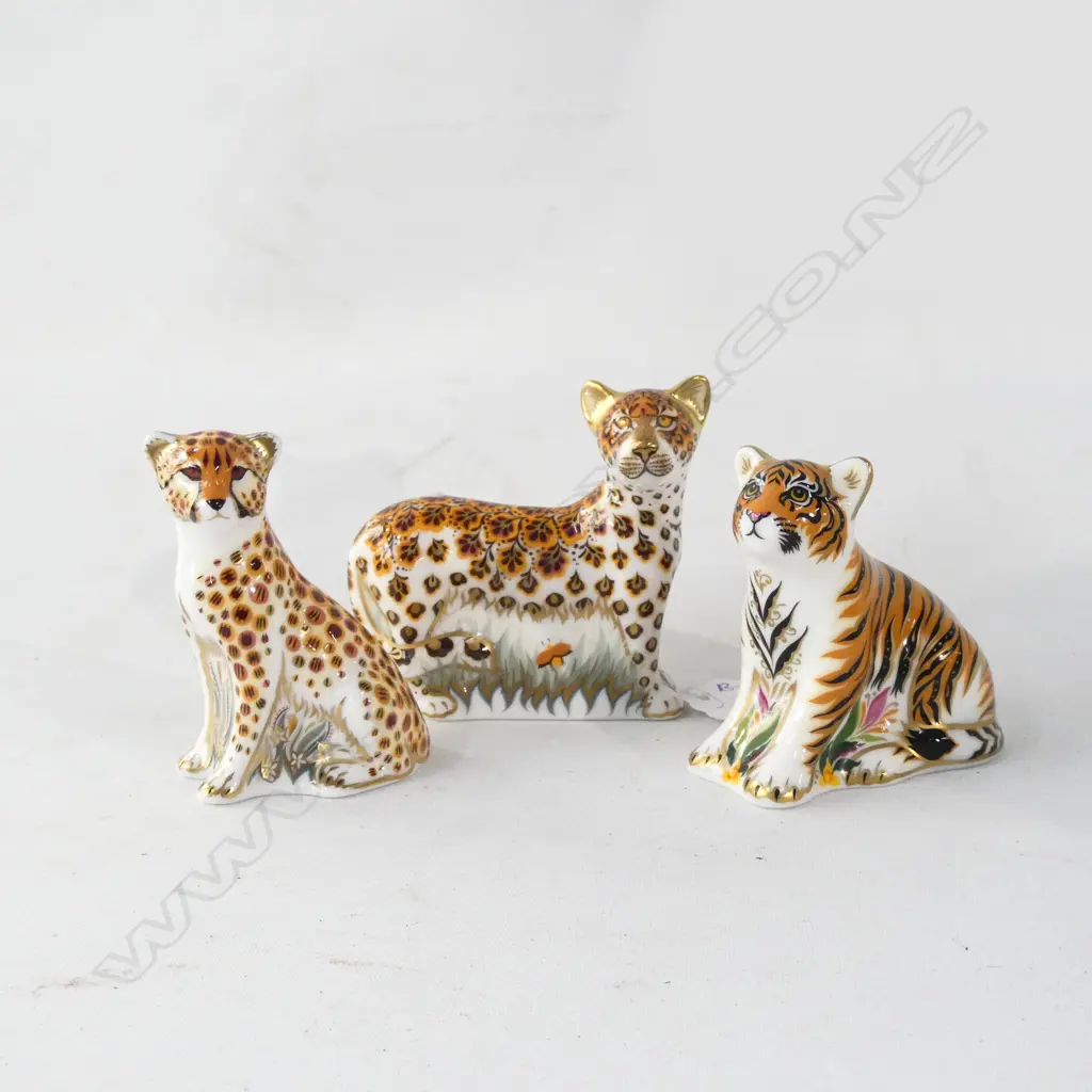 3 ROYAL CROWN DERBY ANIMAL CUB PAPERWEIGHTS; LEOPARD, CHEETAH & TIGER H.75mm + 2 BOXES Image 1++