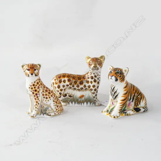 3 ROYAL CROWN DERBY ANIMAL CUB PAPERWEIGHTS; LEOPARD, CHEETAH & TIGER H.75mm + 2 BOXES