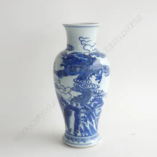 CHINESE B/W DRAGON VASE, SIX CHARACTER MARK TO BASE H.270mm