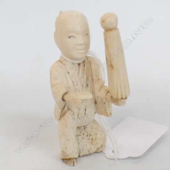 IVORY & BONE NETSUKE OF MAN WITH PARASOL H 65MM