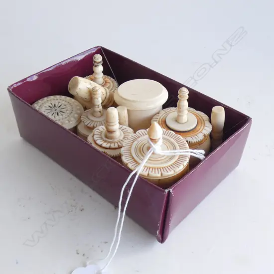 7 ASST. IVORY TRINKETS & BOXES (CHESS PIECES ETC) + 5 STAMP SEALS