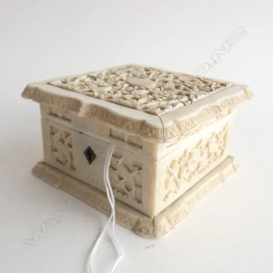 SQUARE CHINESE IVORY JEWEL BOX 100x100mm